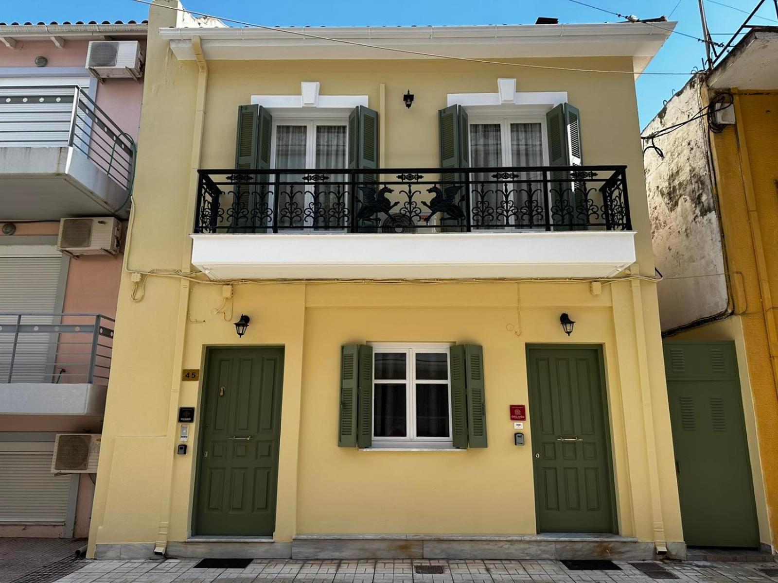 Mando Patrasso - Classical Apartment In The Center Of Patras With Free Parking Exterior photo